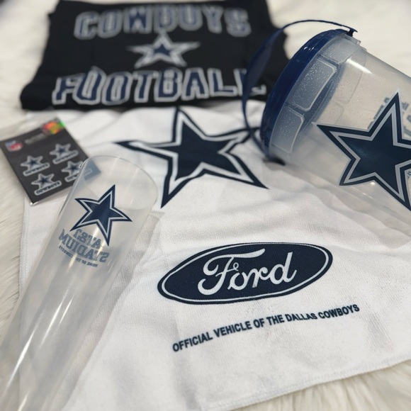Dallas Cowboys Football Stadium Bundle Set - Include small shirt - Fan Favorite! - Picture 1 of 16